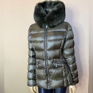 NWT DawnLevy Nikki real Shearling Collar Women's Puffer Jacket in olive green.